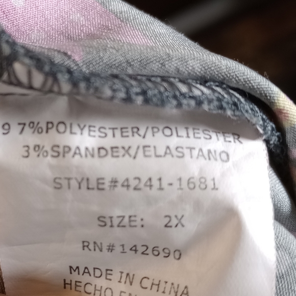 Divine Stretch By JDM Paisley Scrub Top Nurse Work Shirt - Picture 5 of 5